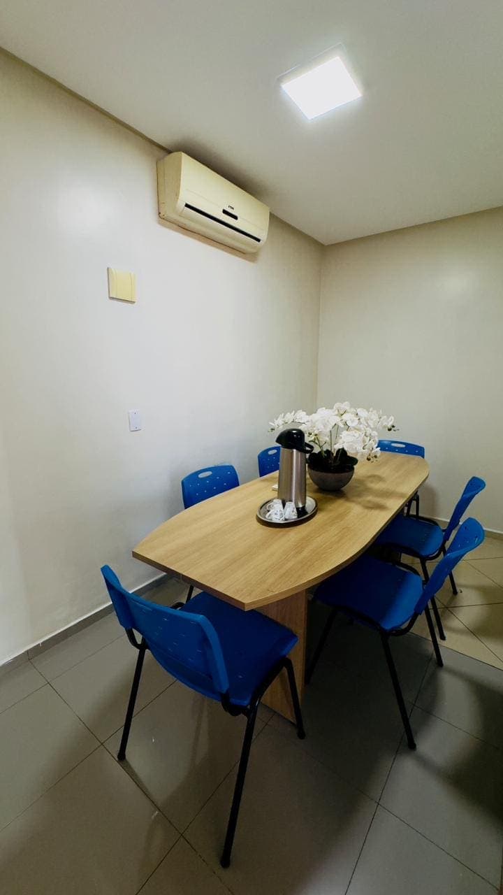 Sala de reunião e home office para pequenos grupos