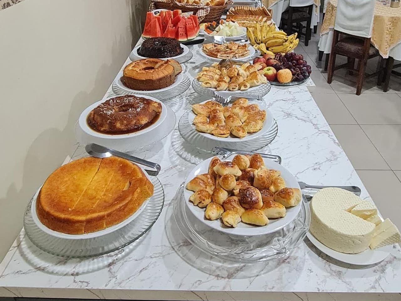 Café da manhã completo servido no Palace Hotel